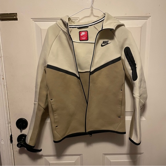 Nike tech Beige Hoodie with Black Accents unisex kids large - Picture 3 of 6